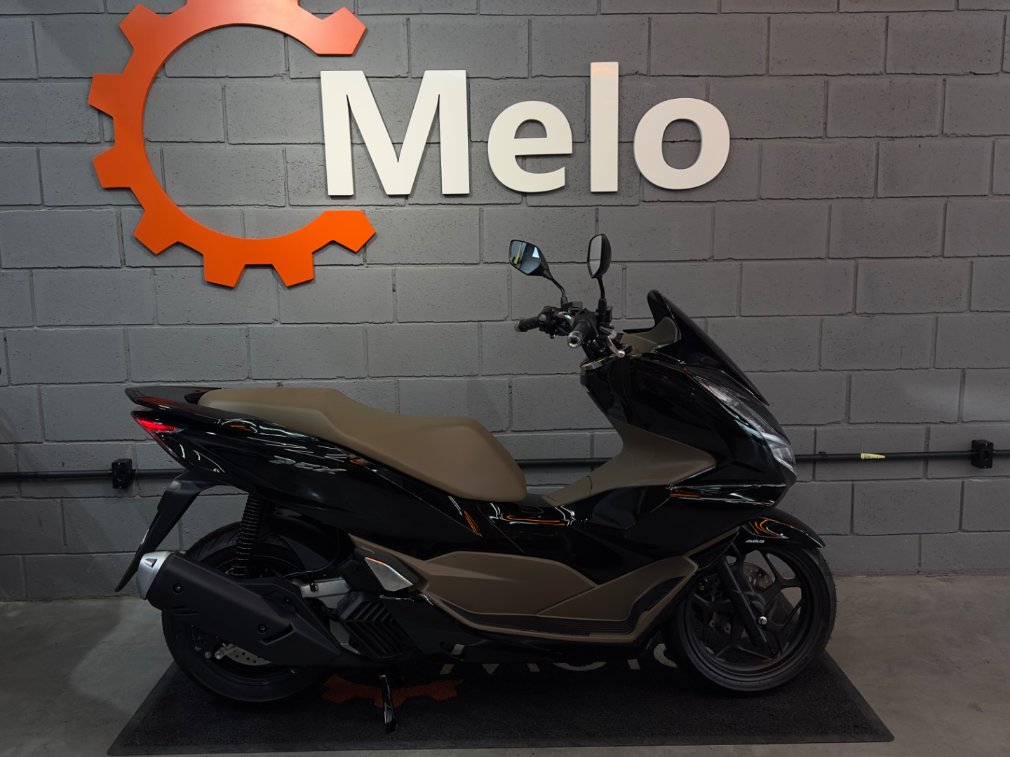 PCX 160 DLX 2026 PRETA