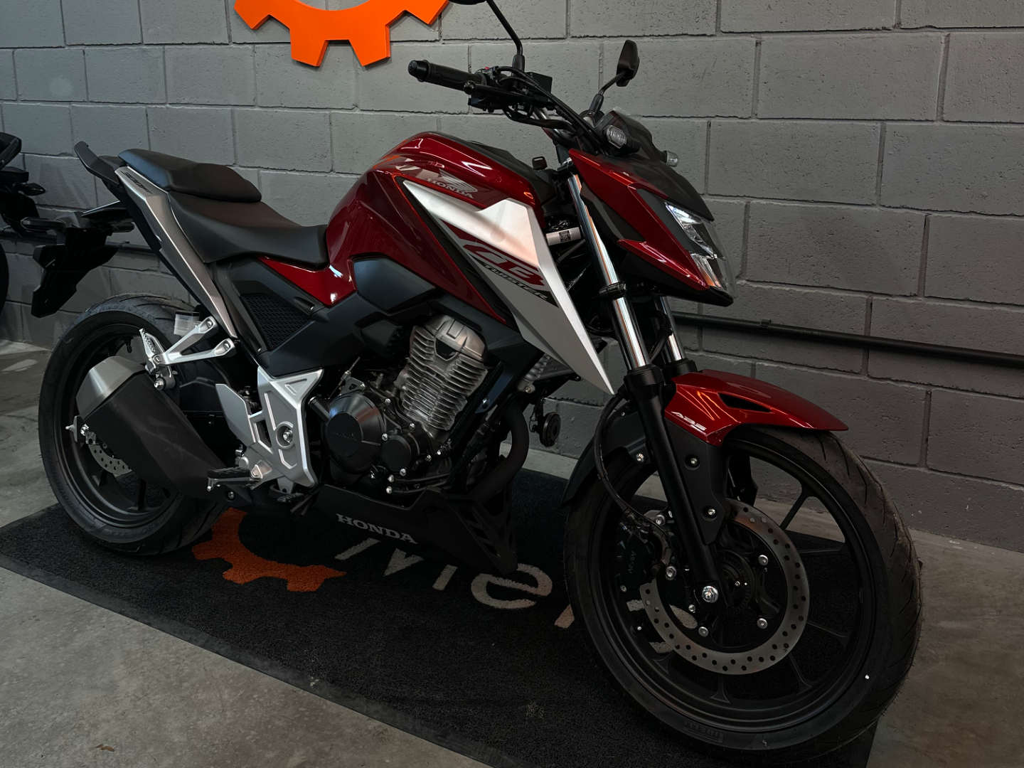 CB300 TWISTER 2026 VERMELHA