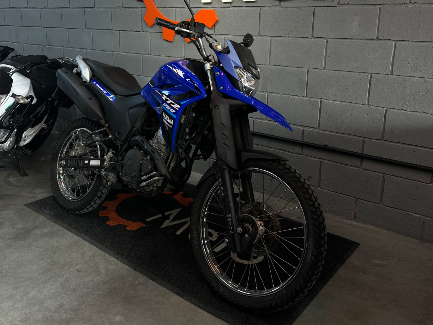 LANDER 250 2024 AZUL
